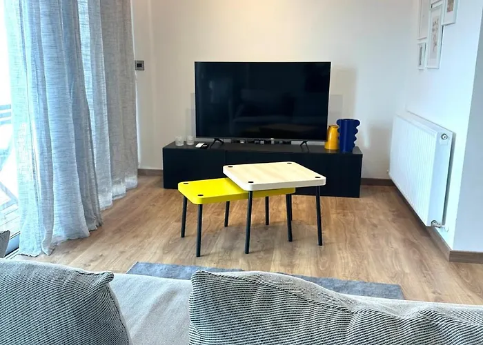 Zeus Downtown Hub With Panoramic View