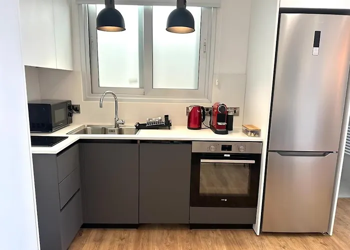 Zeus Downtown Hub With Panoramic View Nikozja